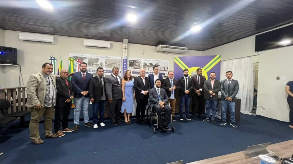 ELVANDIR MORAIS DA COSTA É EMPOSSADO VEREADOR DE CAPANEMA.